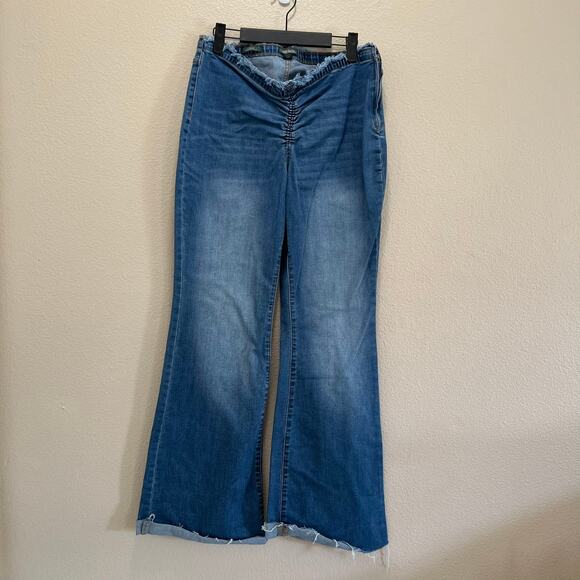 Wild Fable Low Rise Flare Denim Wide Leg Boot Kick Jeans Cowgirl Size 10 - Picture 3 of 13